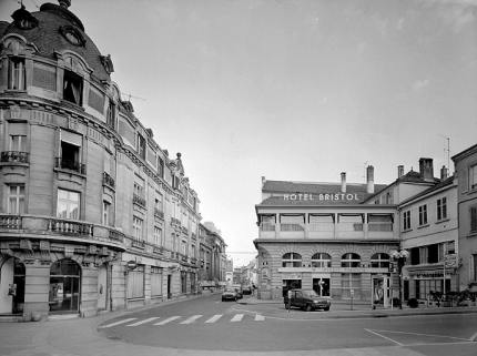 Place Albert-Thomas, côté nord. © Région Bourgogne-Franche-Comté, Inventaire du patrimoine Place Albert-Thomas, côté nord. © Région Bourgogne-Franche-Comté, Inventaire du patrimoine