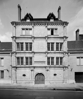 Façade sur la place. © Région Bourgogne-Franche-Comté, Inventaire du patrimoine