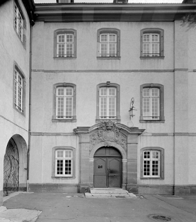 Corps de bâtiment principal. Partie gauche de la façade sur cour. © Région Bourgogne-Franche-Comté, Inventaire du patrimoine