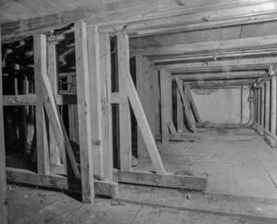 Local situé sous la scène (?). © Région Bourgogne-Franche-Comté, Inventaire du patrimoine