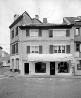 Façade sur rue. © Région Bourgogne-Franche-Comté, Inventaire du patrimoine Façade sur rue. © Région Bourgogne-Franche-Comté, Inventaire du patrimoine