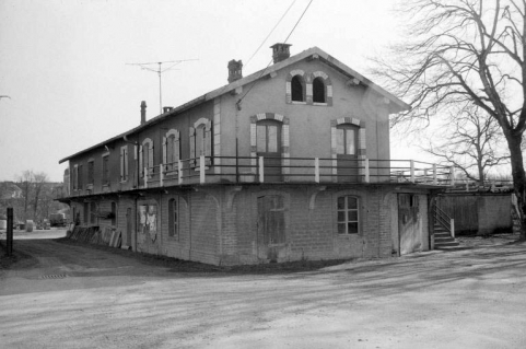 Façades antérieure et latérale gauche vues du nord. © Région Bourgogne-Franche-Comté, Inventaire du patrimoine