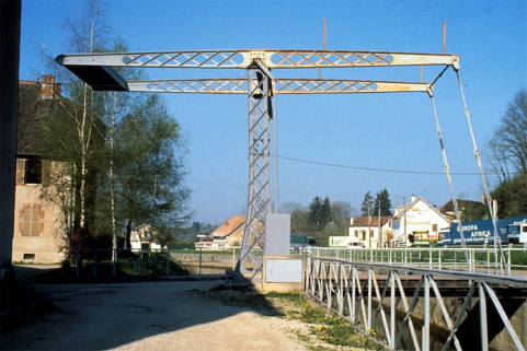 Pont-levis sur le Canal du Rhône au Rhin. © Région Bourgogne-Franche-Comté, Inventaire du patrimoine
