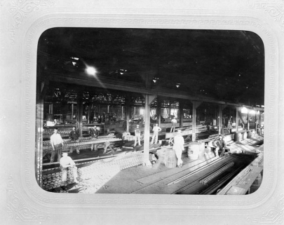 Intérieur de l'atelier de construction, à la fin du 19e siècle. © Région Bourgogne-Franche-Comté, Inventaire du patrimoine Intérieur de l'atelier de construction, à la fin du 19e siècle. © Région Bourgogne-Franche-Comté, Inventaire du patrimoine
