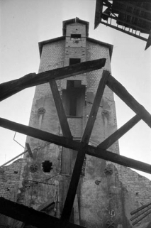 Monte-charge du haut-fourneau au coke (F), vu depuis la halle centrale. © Région Bourgogne-Franche-Comté, Inventaire du patrimoine