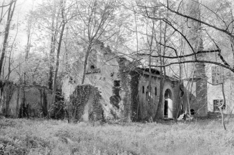 Forge Neuve. Bâtiment d'eau (L) vu de trois quarts gauche. © Région Bourgogne-Franche-Comté, Inventaire du patrimoine Forge Neuve. Bâtiment d'eau (L) vu de trois quarts gauche. © Région Bourgogne-Franche-Comté, Inventaire du patrimoine