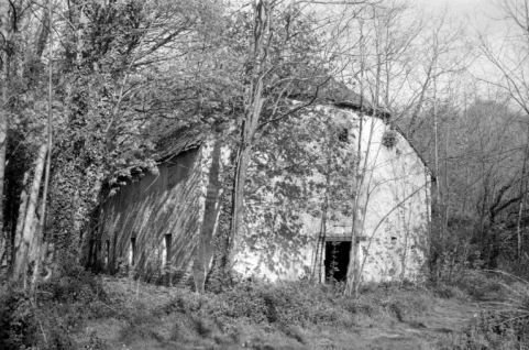 Vieille Forge. Logement d'ouvriers (B) vu de trois quarts gauche. © Région Bourgogne-Franche-Comté, Inventaire du patrimoine Vieille Forge. Logement d'ouvriers (B) vu de trois quarts gauche. © Région Bourgogne-Franche-Comté, Inventaire du patrimoine
