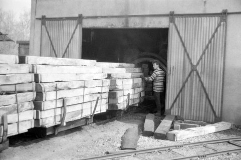 Chargement de l'autoclave. © Région Bourgogne-Franche-Comté, Inventaire du patrimoine