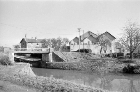 Vue d'ensemble depuis l'ouest. © Région Bourgogne-Franche-Comté, Inventaire du patrimoine