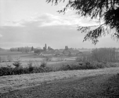 Vue d'ensemble depuis le nord. © Région Bourgogne-Franche-Comté, Inventaire du patrimoine Vue d'ensemble depuis le nord. © Région Bourgogne-Franche-Comté, Inventaire du patrimoine