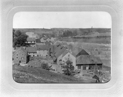 [Vue d'ensemble des forges de la Saisse depuis le sud], à la fin du 19e siècle. © Région Bourgogne-Franche-Comté, Inventaire du patrimoine