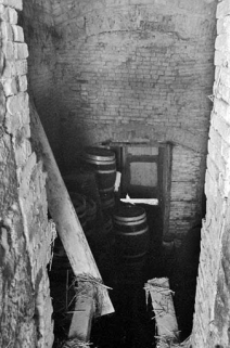Intérieur du 1er four, depuis la porte d'enfournement. La voûte du foyer a été supprimée. © Région Bourgogne-Franche-Comté, Inventaire du patrimoine