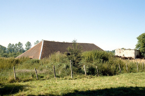 Vue d'ensemble de la halle de séchage et du four, depuis le sud. © Région Bourgogne-Franche-Comté, Inventaire du patrimoine