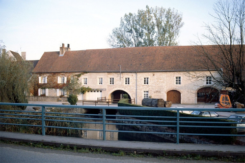 Logement patronal, minoterie et cantine : façade antérieure. © Région Bourgogne-Franche-Comté, Inventaire du patrimoine