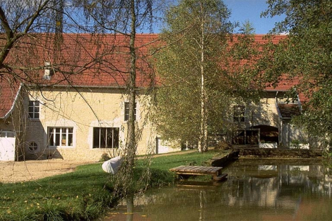 Minoterie et cantine : façade postérieure depuis le canal d'amenée. © Région Bourgogne-Franche-Comté, Inventaire du patrimoine