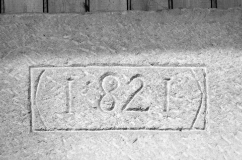 Moulin, porte d'entrée orientale : date portée. © Région Bourgogne-Franche-Comté, Inventaire du patrimoine