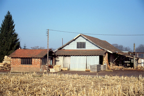 Bureau et atelier de fabrication, vus du sud. © Région Bourgogne-Franche-Comté, Inventaire du patrimoine Bureau et atelier de fabrication, vus du sud. © Région Bourgogne-Franche-Comté, Inventaire du patrimoine