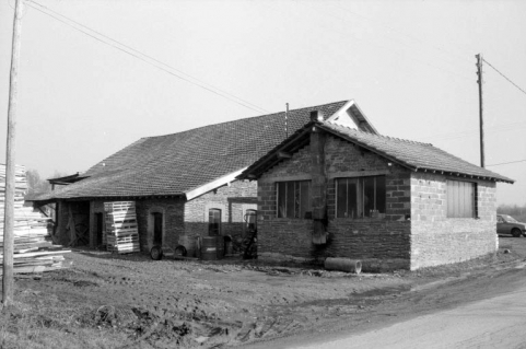 Bureau et atelier de fabrication, vus de l'ouest. © Région Bourgogne-Franche-Comté, Inventaire du patrimoine Bureau et atelier de fabrication, vus de l'ouest. © Région Bourgogne-Franche-Comté, Inventaire du patrimoine