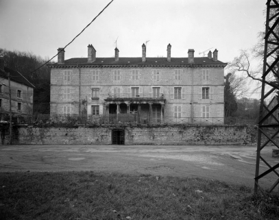 Façade antérieure de la Gérance. © Région Bourgogne-Franche-Comté, Inventaire du patrimoine Façade antérieure de la Gérance. © Région Bourgogne-Franche-Comté, Inventaire du patrimoine