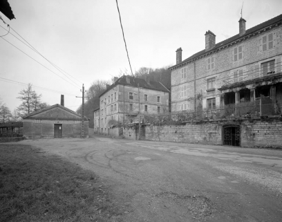 Vue d'ensemble : Sénat, logement de contremaître et Gérance. © Région Bourgogne-Franche-Comté, Inventaire du patrimoine Vue d'ensemble : Sénat, logement de contremaître et Gérance. © Région Bourgogne-Franche-Comté, Inventaire du patrimoine