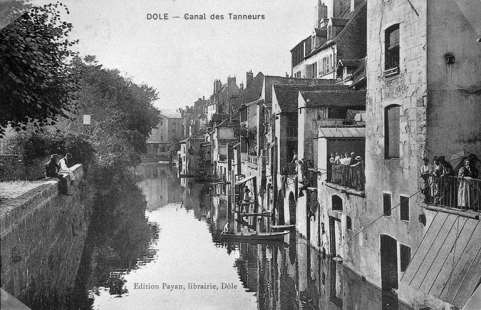 Dole - Canal des Tanneurs. © Région Bourgogne-Franche-Comté, Inventaire du patrimoine Dole - Canal des Tanneurs. © Région Bourgogne-Franche-Comté, Inventaire du patrimoine