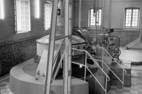 Multiplicateur et régulateur d'admission d'eau de la turbine Neyrpic. Multiplicateur Messian, régulateur à boules Neyrpic (modèle 1924 modifié 1927). © Région Bourgogne-Franche-Comté, Inventaire du patrimoine