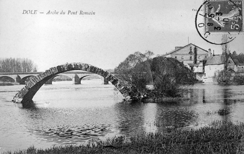 Dole - Arche du Pont Romain. © Région Bourgogne-Franche-Comté, Inventaire du patrimoine Dole - Arche du Pont Romain. © Région Bourgogne-Franche-Comté, Inventaire du patrimoine