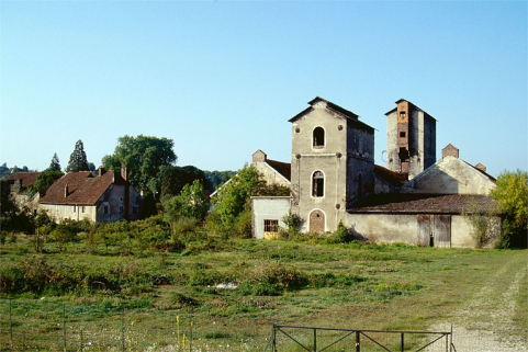 Vue d'ensemble depuis le nord : logement patronal (I) et atelier de fabrication. © Région Bourgogne-Franche-Comté, Inventaire du patrimoine