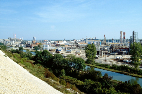 Vue d'ensemble depuis le haut des bassins de décantation. © Région Bourgogne-Franche-Comté, Inventaire du patrimoine Vue d'ensemble depuis le haut des bassins de décantation. © Région Bourgogne-Franche-Comté, Inventaire du patrimoine