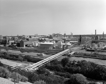 Division Electrolyse vue depuis le haut des bassins de décantation. © Région Bourgogne-Franche-Comté, Inventaire du patrimoine Division Electrolyse vue depuis le haut des bassins de décantation. © Région Bourgogne-Franche-Comté, Inventaire du patrimoine