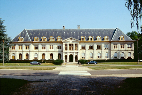 Façade antérieure des Grands Bureaux (15). © Région Bourgogne-Franche-Comté, Inventaire du patrimoine Façade antérieure des Grands Bureaux (15). © Région Bourgogne-Franche-Comté, Inventaire du patrimoine