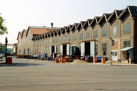 Ateliers de réparation (18) vus de trois quarts droit. © Région Bourgogne-Franche-Comté, Inventaire du patrimoine Ateliers de réparation (18) vus de trois quarts droit. © Région Bourgogne-Franche-Comté, Inventaire du patrimoine