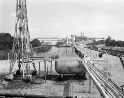 Port et fours à chaux vus du pont de l'usine d'électrolyse. © Région Bourgogne-Franche-Comté, Inventaire du patrimoine Port et fours à chaux vus du pont de l'usine d'électrolyse. © Région Bourgogne-Franche-Comté, Inventaire du patrimoine