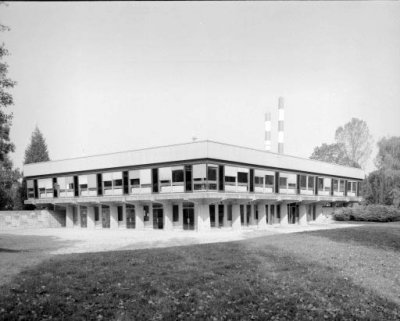 Restaurant d'entreprise vu de trois quarts gauche (vue rapprochée). © Région Bourgogne-Franche-Comté, Inventaire du patrimoine Restaurant d'entreprise vu de trois quarts gauche (vue rapprochée). © Région Bourgogne-Franche-Comté, Inventaire du patrimoine