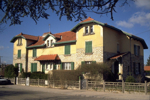 Façade antérieure vue de trois quarts. © Région Bourgogne-Franche-Comté, Inventaire du patrimoine