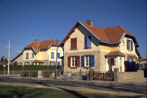 Façade antérieure et face droite. © Région Bourgogne-Franche-Comté, Inventaire du patrimoine
