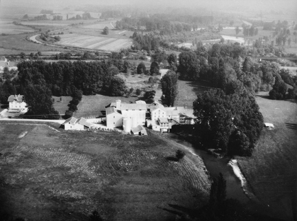 Vue d'ensemble depuis l'ouest (vue aérienne). © Région Bourgogne-Franche-Comté, Inventaire du patrimoine