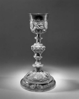 Vue du calice du côté de la montée au calvaire sur le pied. © Région Bourgogne-Franche-Comté, Inventaire du patrimoine