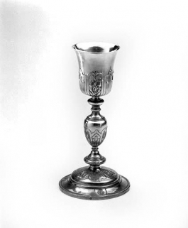 Vue générale : grappe de raisin. © Région Bourgogne-Franche-Comté, Inventaire du patrimoine Vue générale : grappe de raisin. © Région Bourgogne-Franche-Comté, Inventaire du patrimoine