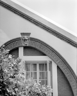 Bureaux : mascaron droit. © Région Bourgogne-Franche-Comté, Inventaire du patrimoine