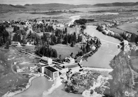 [Vue aérienne de la centrale hydroélectrique de la Saisse]. © Région Bourgogne-Franche-Comté, Inventaire du patrimoine