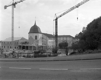 Chapelle vue depuis la rue de l'Arsenal pendant les travaux de démolition de l'année 1989. © Région Bourgogne-Franche-Comté, Inventaire du patrimoine