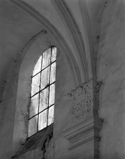 Chapelle : intérieur, détail d'un chapiteau de trois quarts droit. © Région Bourgogne-Franche-Comté, Inventaire du patrimoine