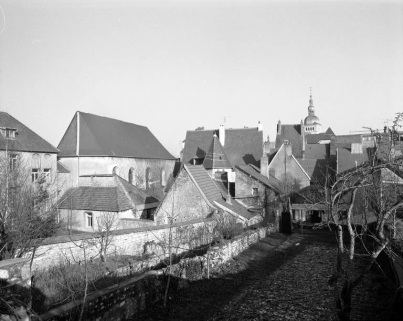 Chapelle : chevet et façade latérale gauche depuis l'arrière de l'hôtel de Conflans. © Région Bourgogne-Franche-Comté, Inventaire du patrimoine