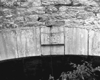 Halle à charbon. Clef d'arcade sur le pignon nord. © Région Bourgogne-Franche-Comté, Inventaire du patrimoine