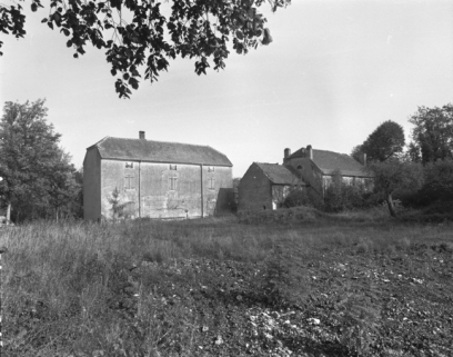Logements ouvriers vus de trois quarts arrière en 1989. © Région Bourgogne-Franche-Comté, Inventaire du patrimoine