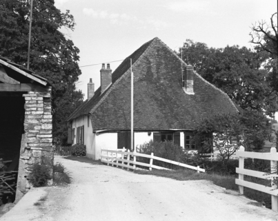 Halle à charbon vue de trois quarts en 1989. © Région Bourgogne-Franche-Comté, Inventaire du patrimoine