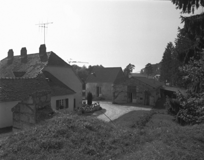 Logement patronal, bâtiment de la soufflerie et atelier de fonderie depuis le nord en 1989. © Région Bourgogne-Franche-Comté, Inventaire du patrimoine