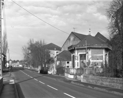 La conciergerie et le moulin public depuis la rue en 1989. © Région Bourgogne-Franche-Comté, Inventaire du patrimoine