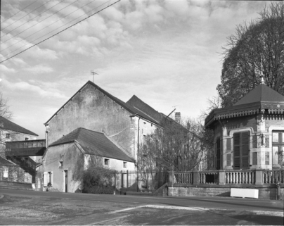 Vue générale de trois quarts droite en 1989. © Région Bourgogne-Franche-Comté, Inventaire du patrimoine